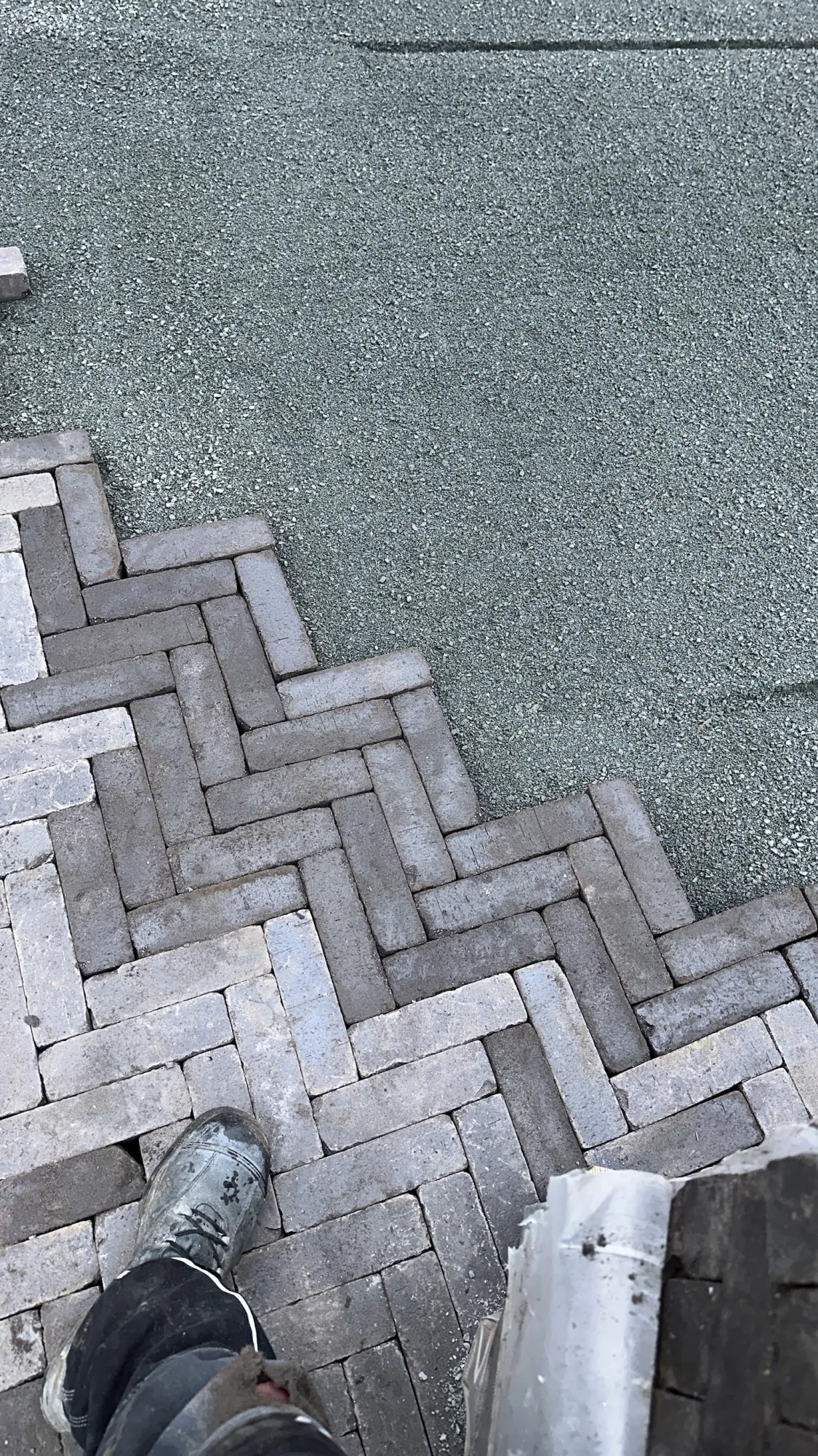 Pflasterarbeiten und Vorbereitung des Pflasterbetts für Gartenwege in Wetzlar